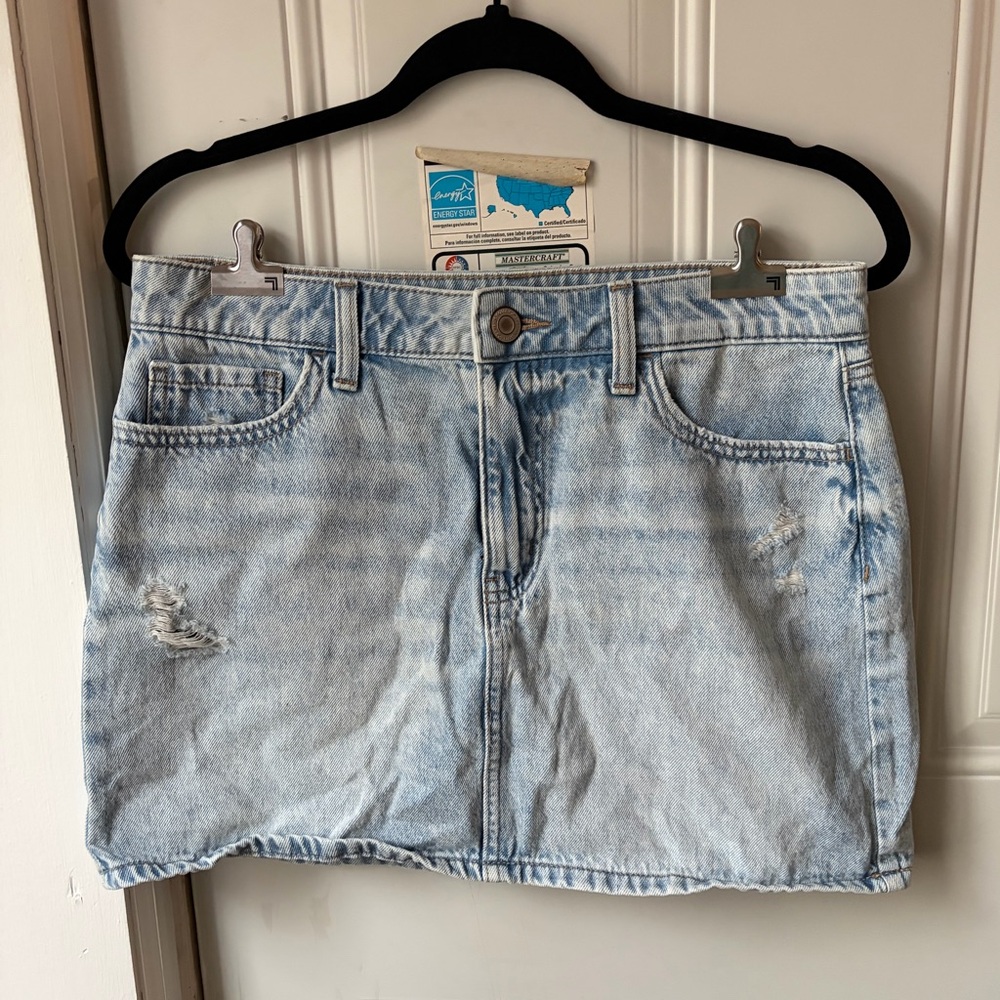 SO Distressed Denim Mid Rise Mini Skirt 👖